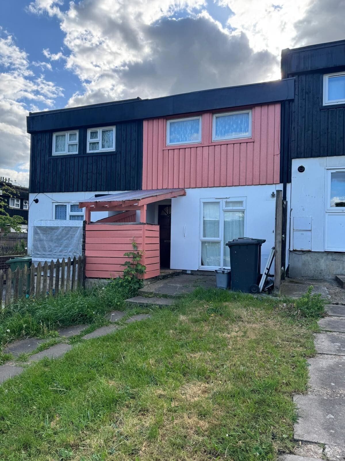 18 Owens Way, London SE23 1RW, UK